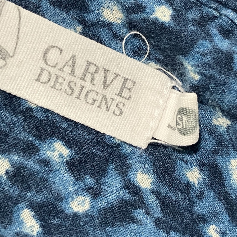 Carve Designs Blue Printed Popover Blouse Women's Size Small Roll Tab Sleeve - Picture 7 of 11
